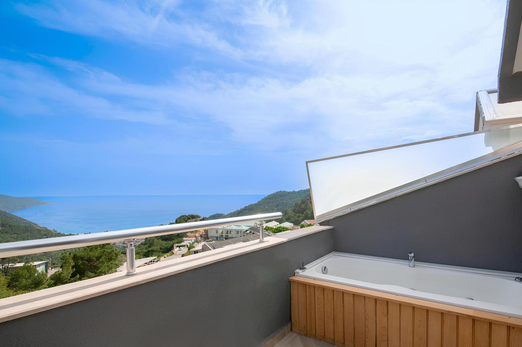 Ramada By Wyndham Fethiye Oludeniz Adult Only Hotel Екстериор снимка