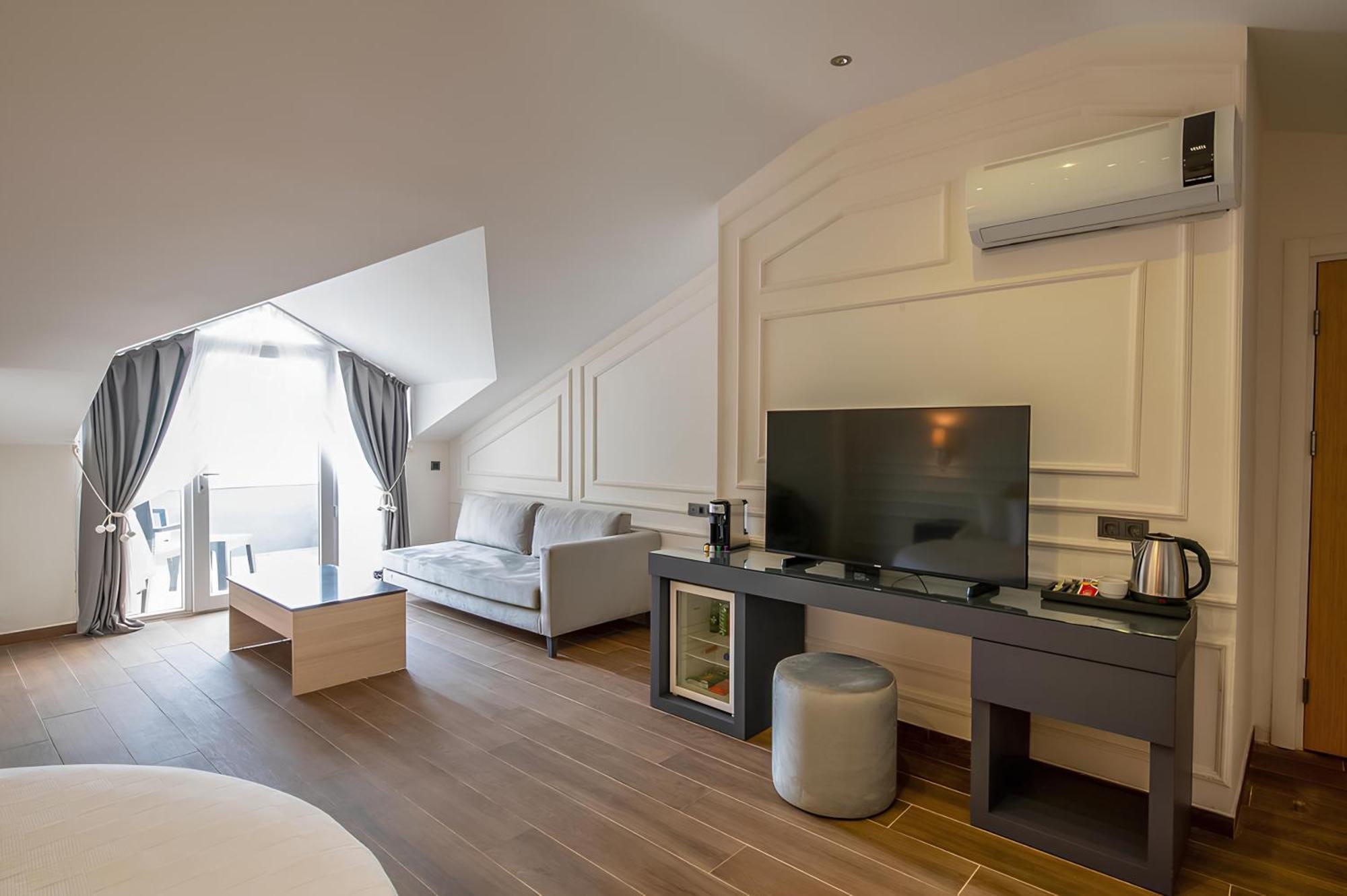 Ramada By Wyndham Fethiye Oludeniz Adult Only Hotel Екстериор снимка